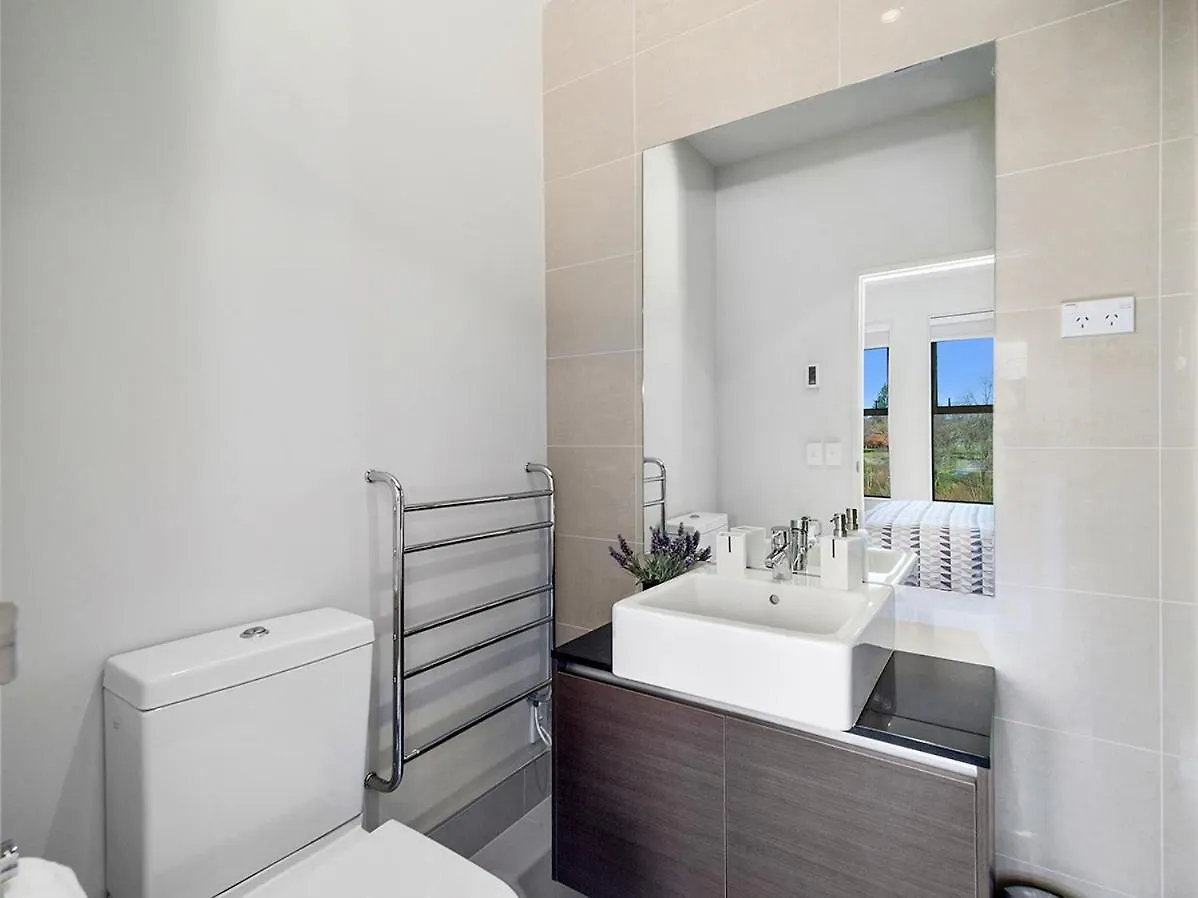The Mooring - Taupo Waterfront Apartment