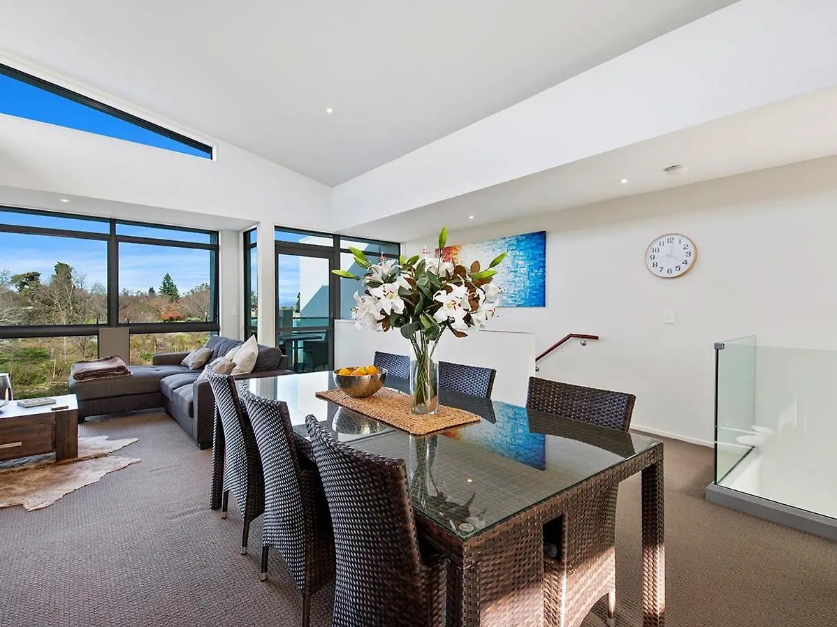 The Mooring - Taupo Waterfront Apartment