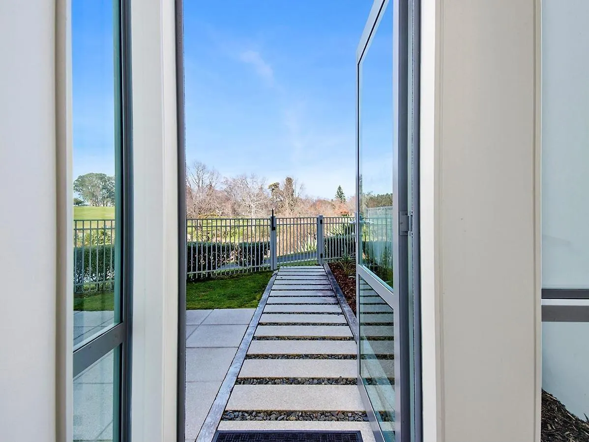 The Mooring - Taupo Waterfront Apartment