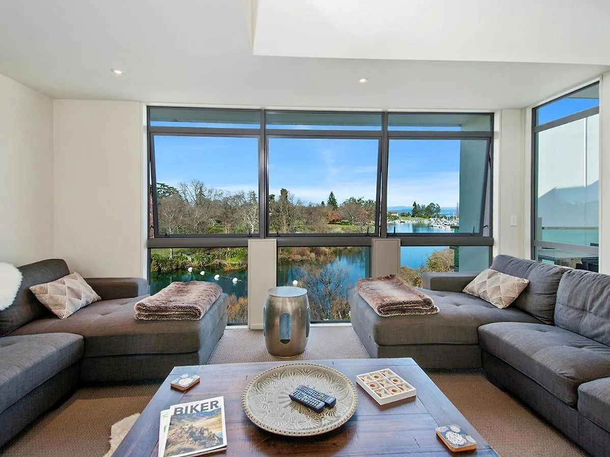 The Mooring - Taupo Waterfront Apartment